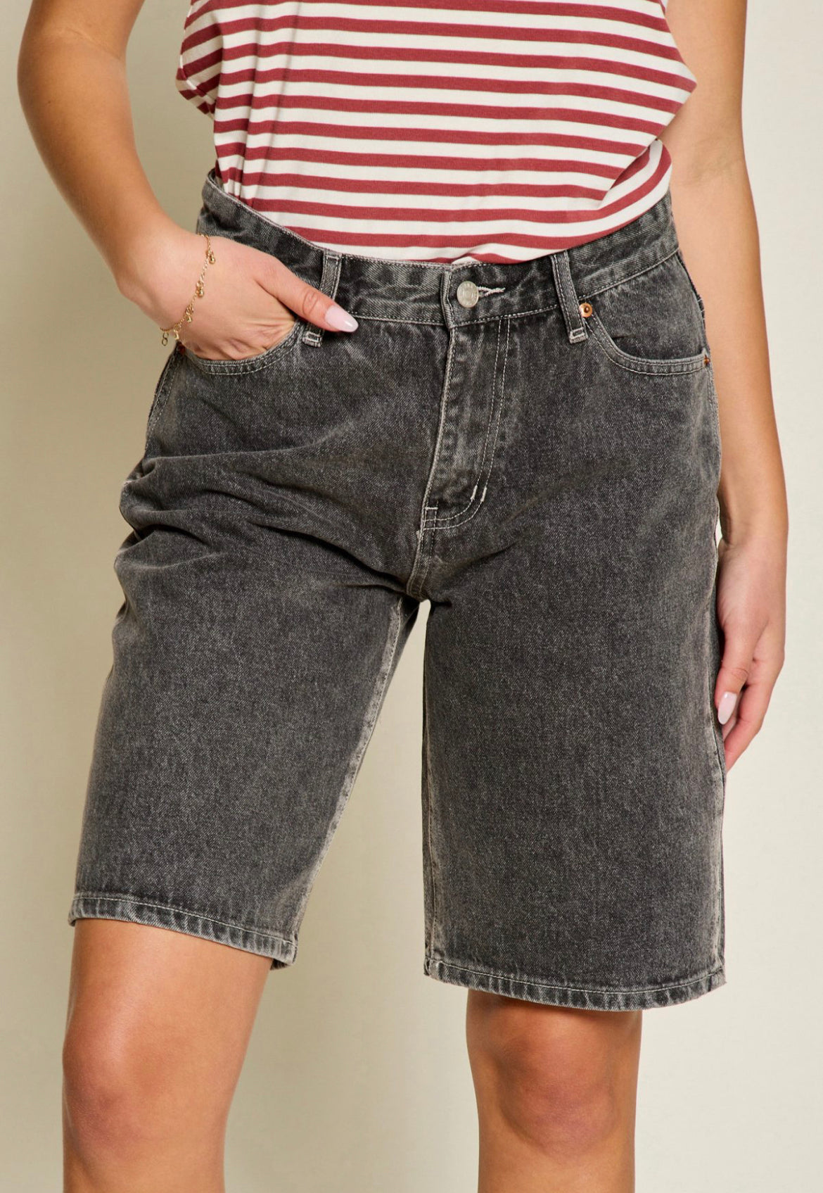 ACID WASHED HIGH RISE BERMUDA BOYFRIEND SHORT JEANS